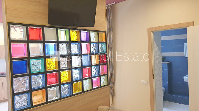 Фасадный дом, реновированный дом, вход с улицы, лифт, лестничная клетка после Рига - изображение 8