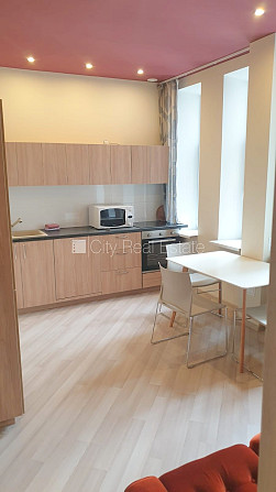 Фасадный дом, реновированный дом, вход с улицы, лифт, лестничная клетка после Рига - изображение 6