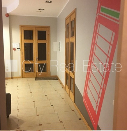 Фасадный дом, реновированный дом, вход с улицы, лестничная клетка после Рига - изображение 4