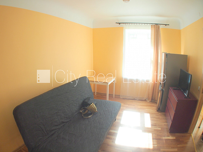 Фасадный дом, вход с улицы, окна выходят во двор, изолированная комната, кухня, Рига - изображение 3