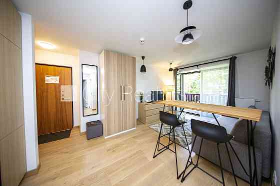 Эта квартира сдается в аренду посуточно (краткосрочная аренда), стоимость аренды Юрмала