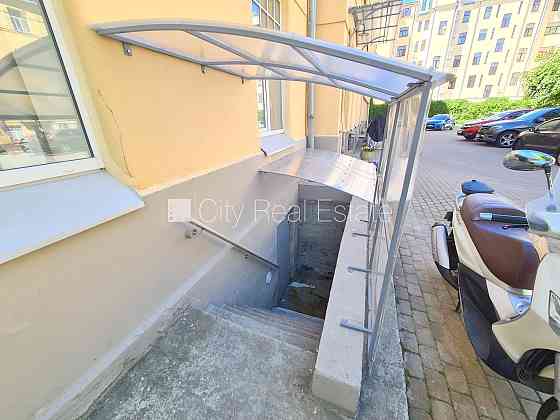 Здание во дворе, реновированный дом, закрытый двор, возможность аренды парковки, Рига