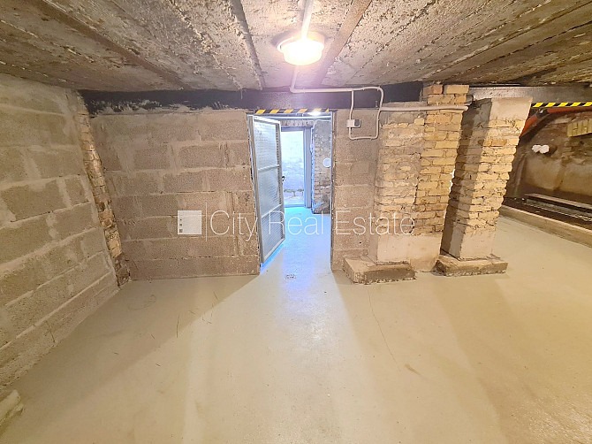 Здание во дворе, реновированный дом, закрытый двор, возможность аренды парковки, Рига - изображение 20