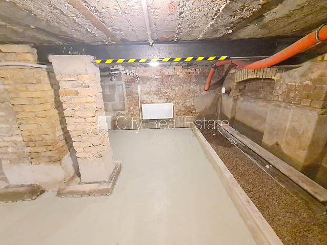 Здание во дворе, реновированный дом, закрытый двор, возможность аренды парковки, Рига - изображение 13