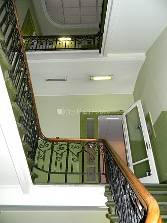 Фасадный дом, реновированный дом, вход с улицы, лифт, лестничная клетка после Рига - изображение 13