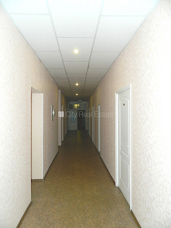 Фасадный дом, реновированный дом, вход с улицы, лифт, лестничная клетка после Рига - изображение 10