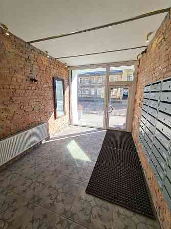 Фасадный дом, реновированный дом, закрытый двор, вход со двора, лестничная клетка Rīga