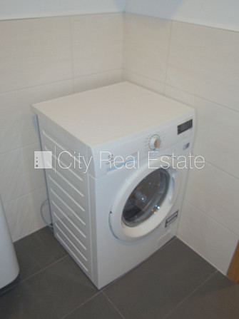 Новостройка, фасадный дом, благоустроенная озеленённая территория, подъездная Рига - изображение 19