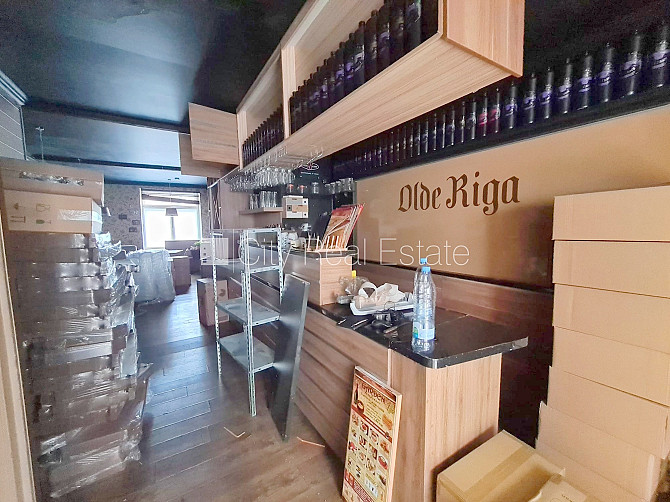 Фасадный дом, вход с улицы, терасса, окна выходят на улицу, в доме подключено 3 Рига - изображение 7