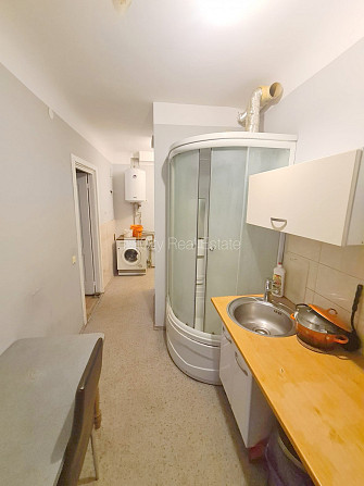 Фасадный дом, вход с улицы, окна выходят во двор, изолированная комната 20 м2, кухня, Рига - изображение 8