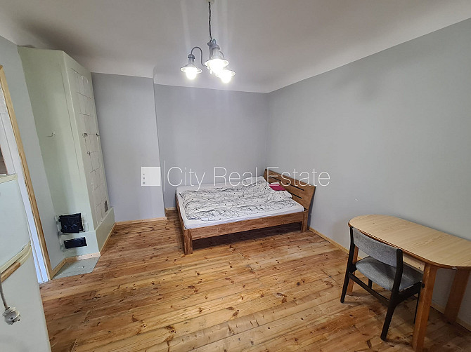 Фасадный дом, вход с улицы, окна выходят на улицу, изолированная комната, кухня, Рига - изображение 4