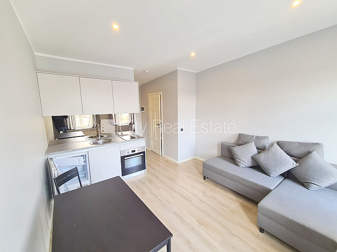 Фасадный дом, реновированный дом, закрытый двор, вход с улицы и со двора, Рига - изображение 2