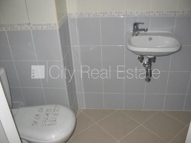 Проект - Skolas 9 (Сколас 9), фасадный дом, реновированный дом, вход с улицы, лестничная Рига - изображение 10