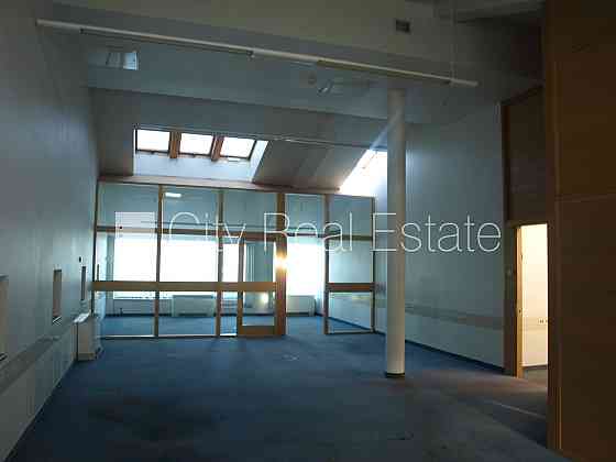 Фасадный дом, плата за обслуживание одного квадратного метра в  месяц 3,3 EUR, Рига