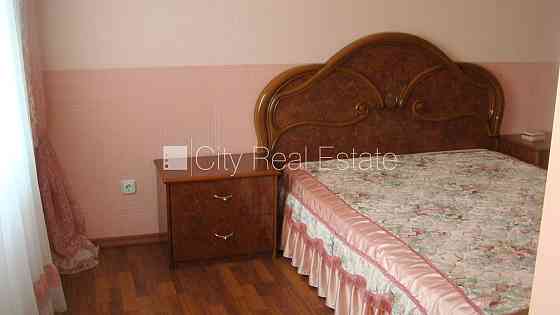 Эта квартира сдается в аренду посуточно (краткосрочная аренда), стоимость аренды Юрмала