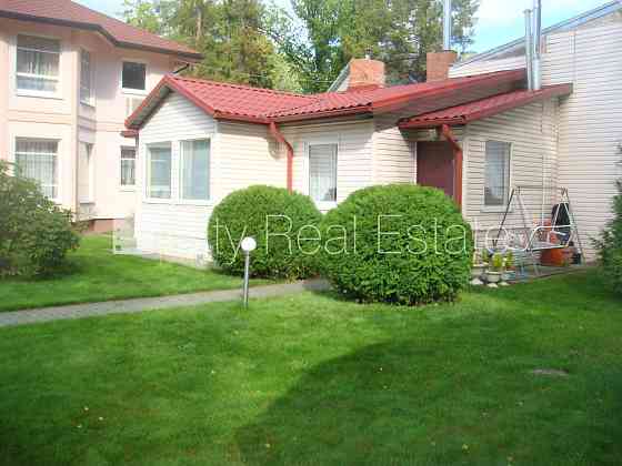 Эта квартира сдается в аренду посуточно (краткосрочная аренда), стоимость аренды Юрмала