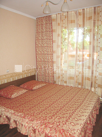 Šo dzīvokli izīrē pa diennaktīm (īstermiņa īre), īres cena sludinājumā norādīta par Jūrmala - foto 2