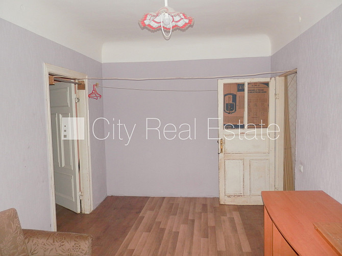 Фасадный дом, закрытый двор, вход с улицы, лестничная клетка после косметического Рига - изображение 9