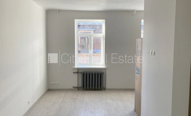 Здание во дворе, закрытый двор, вход со двора, лестничная клетка после Рига - изображение 3