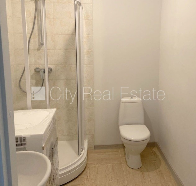 Здание во дворе, закрытый двор, вход со двора, лестничная клетка после Рига - изображение 9