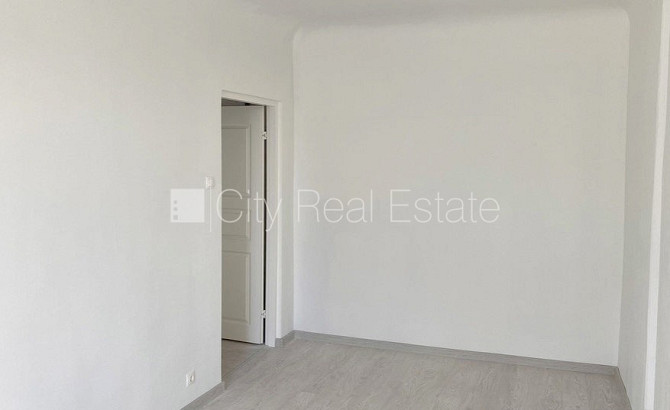 Здание во дворе, закрытый двор, вход со двора, лестничная клетка после Рига - изображение 7