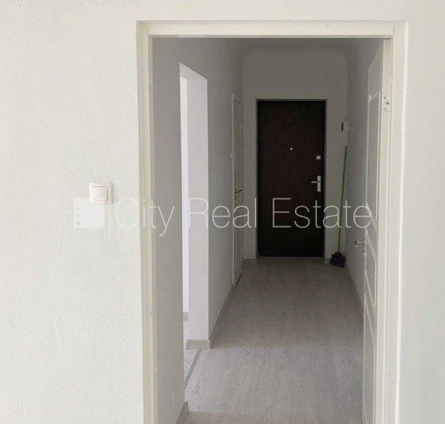 Здание во дворе, закрытый двор, вход со двора, лестничная клетка после Рига - изображение 5