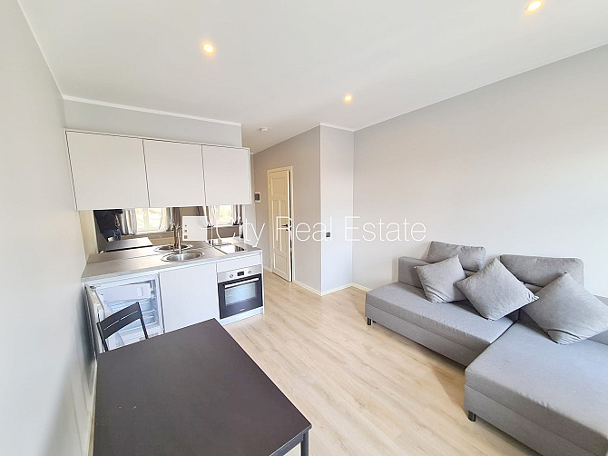 Фасадный дом, реновированный дом, закрытый двор, вход с улицы и со двора, Рига - изображение 1