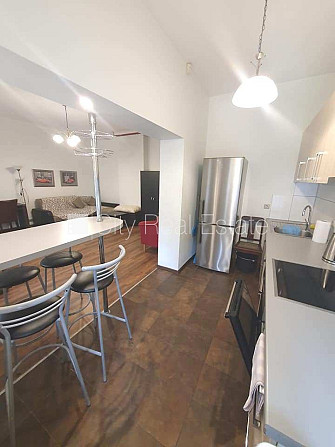 Фасадный дом, реновированный дом, вход с улицы и со двора, лестничная клетка после Рига - изображение 6