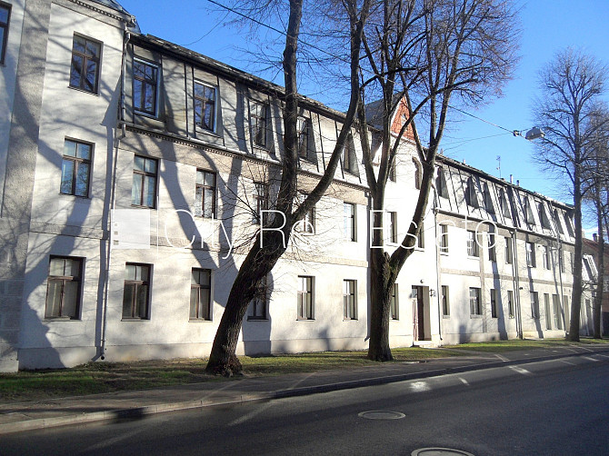 Фасадный дом, реновированный дом, вход с улицы и со двора, лестничная клетка после Рига - изображение 19