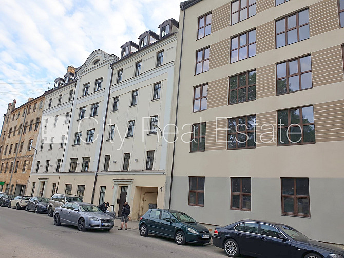 Фасадный дом, реновированный дом, вход с улицы, лифт, лестничная клетка после Рига - изображение 14