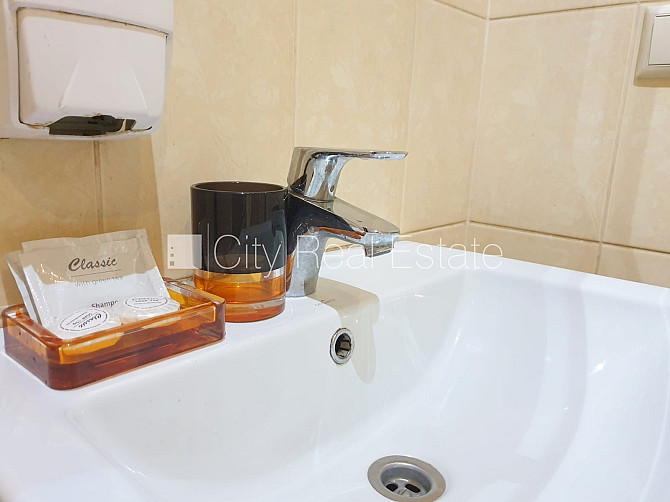 Фасадный дом, реновированный дом, вход с улицы, лифт, лестничная клетка после Рига - изображение 10