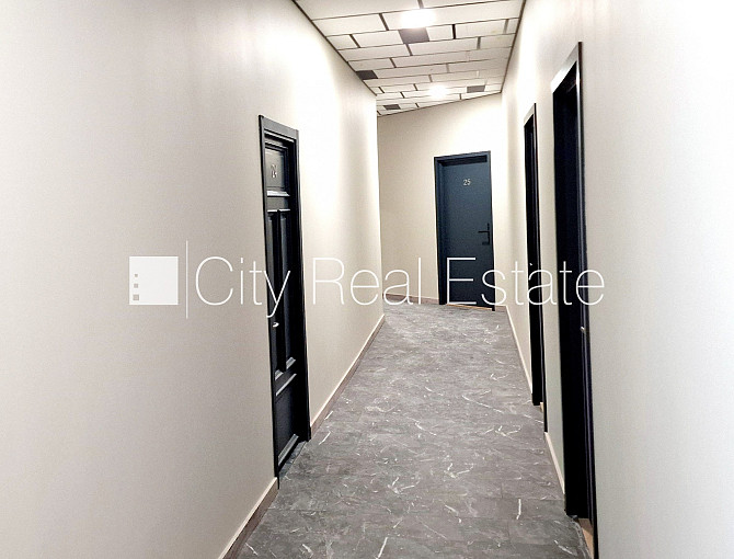 Фасадный дом, реновированный дом, закрытый двор, вход с улицы, лестничная клетка Рига - изображение 11