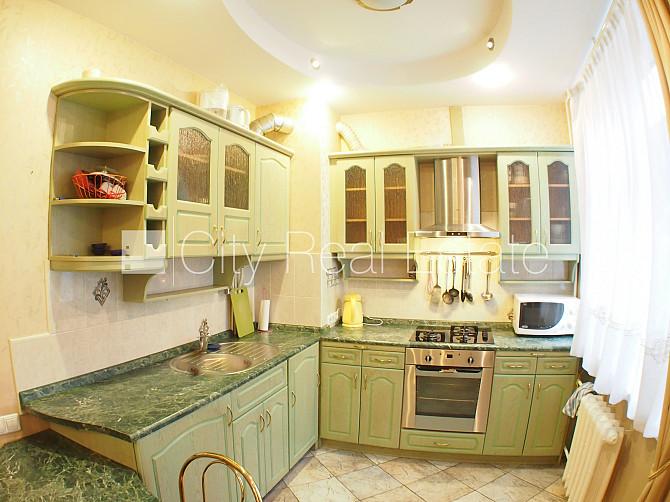 Фасадный дом, благоустроенная озеленённая территория, место для машины, вход со Рига - изображение 6