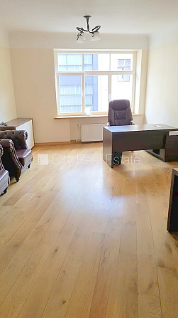 Фасадный дом, реновированный дом, вход с улицы, лифт, лестничная клетка после Рига - изображение 2