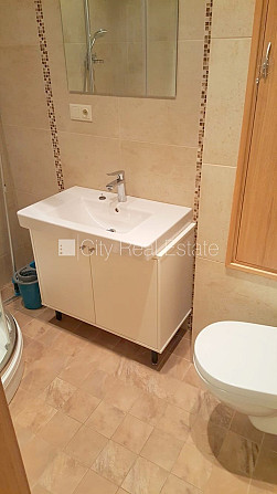 Фасадный дом, реновированный дом, вход с улицы, лифт, лестничная клетка после Рига - изображение 8