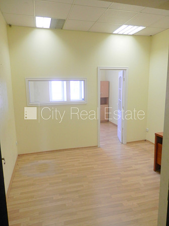 Фасадный дом, реновированный дом, вход с улицы, лифт, лестничная клетка после Рига - изображение 9