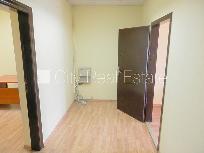 Фасадный дом, реновированный дом, вход с улицы, лифт, лестничная клетка после Рига - изображение 12