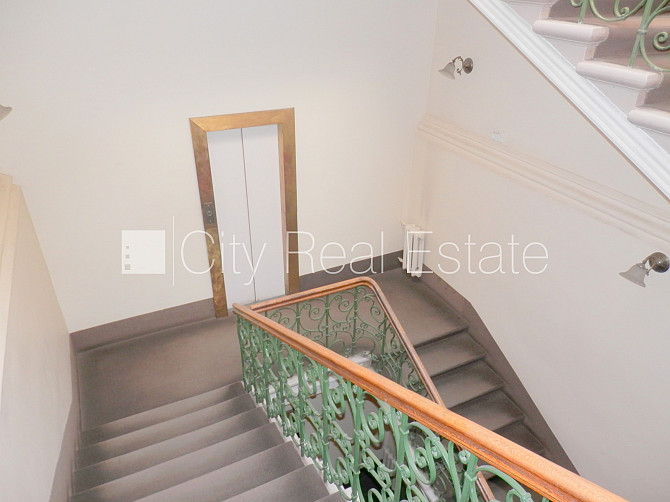 Фасадный дом, реновированный дом, вход с улицы, лифт, лестничная клетка после Рига - изображение 17