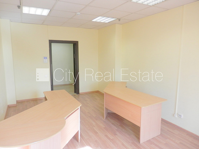 Фасадный дом, реновированный дом, вход с улицы, лифт, лестничная клетка после Рига - изображение 11