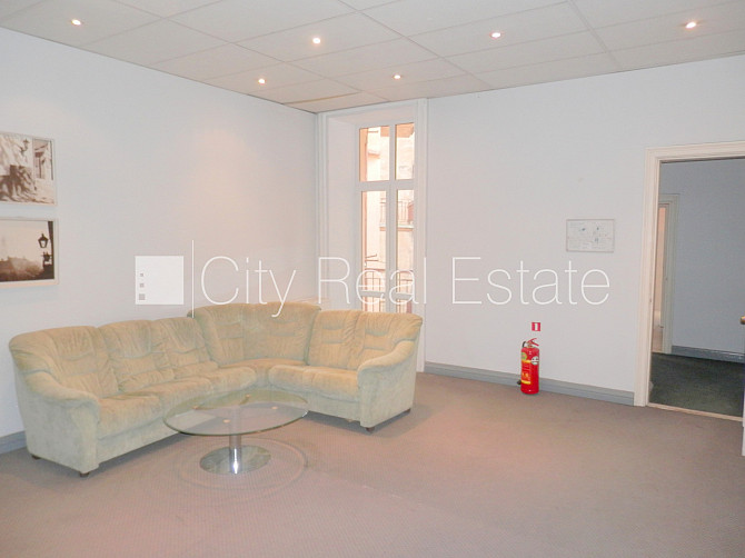 Фасадный дом, реновированный дом, вход с улицы, лифт, лестничная клетка после Рига - изображение 16