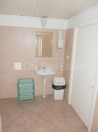 Фасадный дом, реновированный дом, вход с улицы, лифт, лестничная клетка после Рига - изображение 14