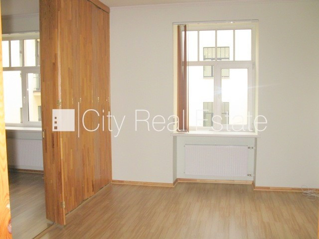 Дом во дворе, реновированный дом, закрытая территория, вход со двора, лифт, Рига - изображение 10