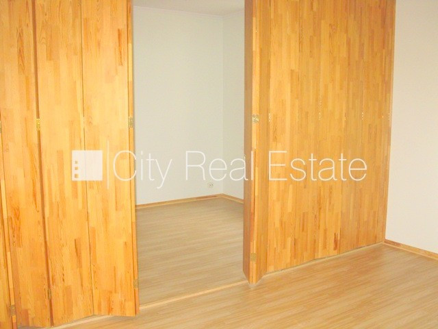 Дом во дворе, реновированный дом, закрытая территория, вход со двора, лифт, Рига - изображение 11