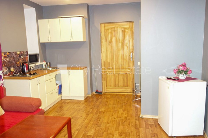 Дом во дворе, реновированный дом, вход со двора, окна выходят во двор, количество Рига - изображение 1