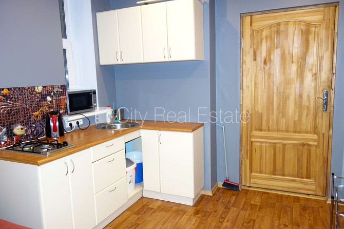 Дом во дворе, реновированный дом, вход со двора, окна выходят во двор, количество Рига - изображение 2