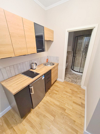 Фасадный дом, реновированный дом, вход с улицы, лестничная клетка после Рига - изображение 5