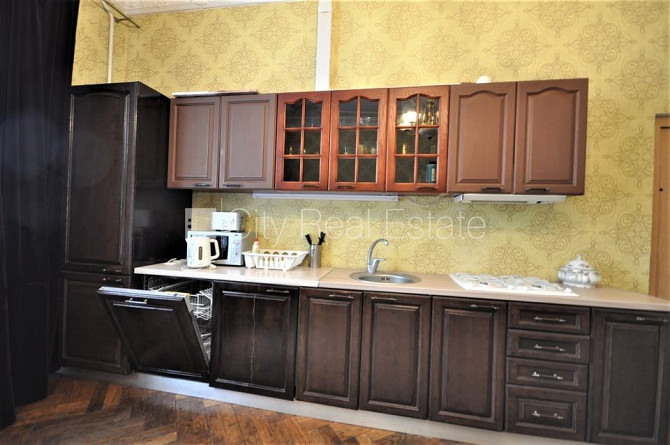 Фасадный дом, реновированный дом, вход с улицы, лифт, лестничная клетка после Рига - изображение 3