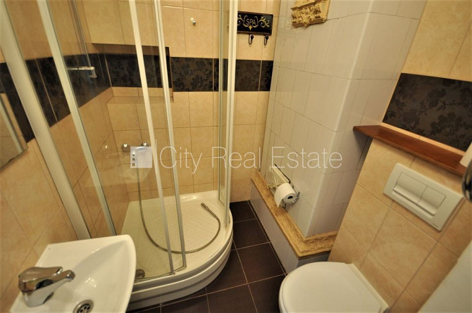 Фасадный дом, реновированный дом, вход с улицы, лифт, лестничная клетка после Рига - изображение 12