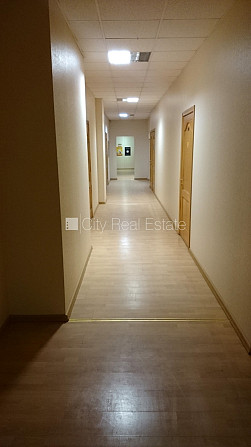 Фасадный дом, реновированный дом, вход с улицы, лестничная клетка после Рига - изображение 5