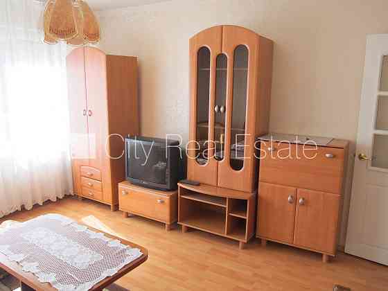 Фасадный дом, благоустроенная озеленённая территория, территория обнесена Рига